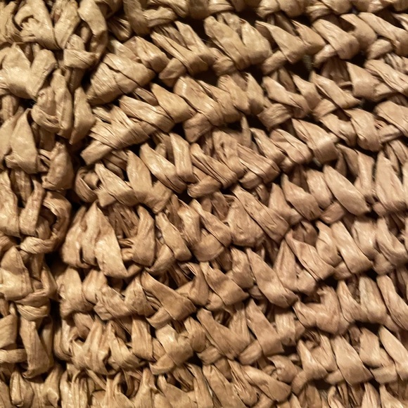 Steve Madden Woven Tan Bag with Gold Chain
NWOT - Picture 4 of 16